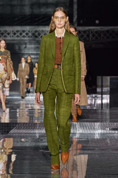 Look 28
